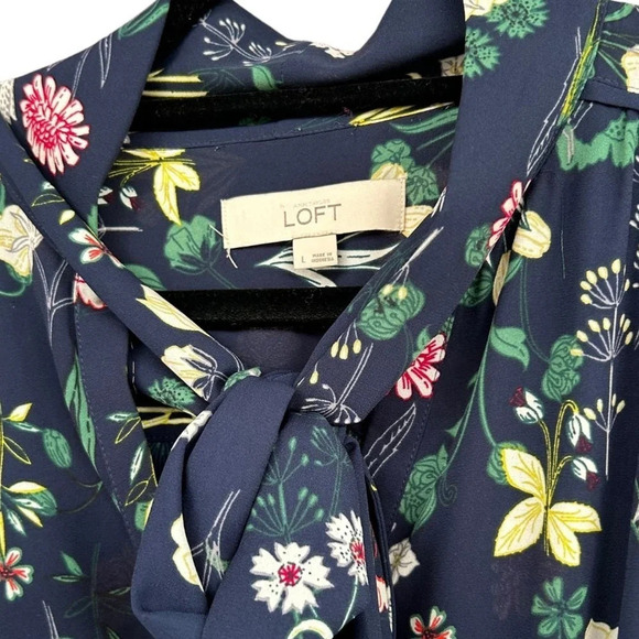 NWOT LOFT Women's Navy Blur Floral Long Sleeve Neck Tie Blouse in Size Large - Picture 4 of 8